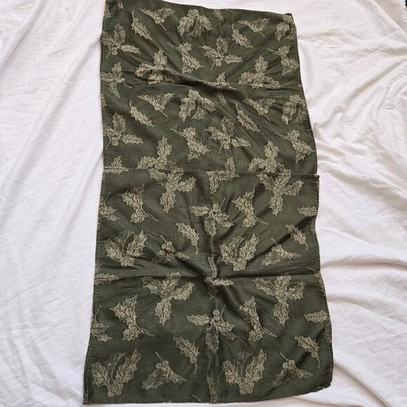 Holly Berry Set of 4 Placemat/Napkin w Gold/Silver Tone Jingle Bell Napkin Rings - Picture 8 of 16